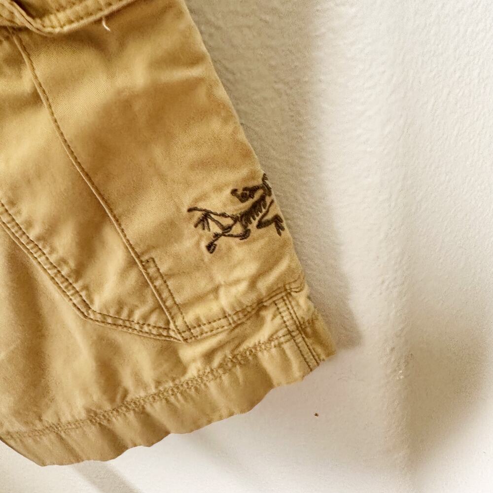 Arc’teryx Women’s Cargo Shorts Size 10 Beige Hiking Outdoor Utility - Picture 6 of 9